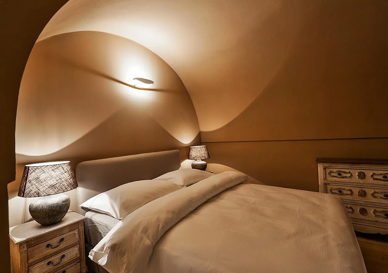 Historical Apartment Between Prague Castle And Charles Bridge 0*,