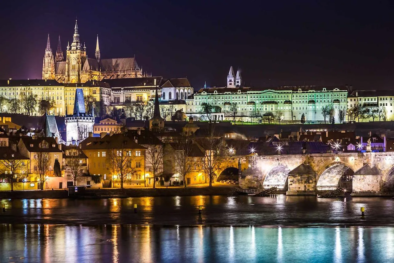 Historical Apartment Between Prague Castle And Charles Bridge