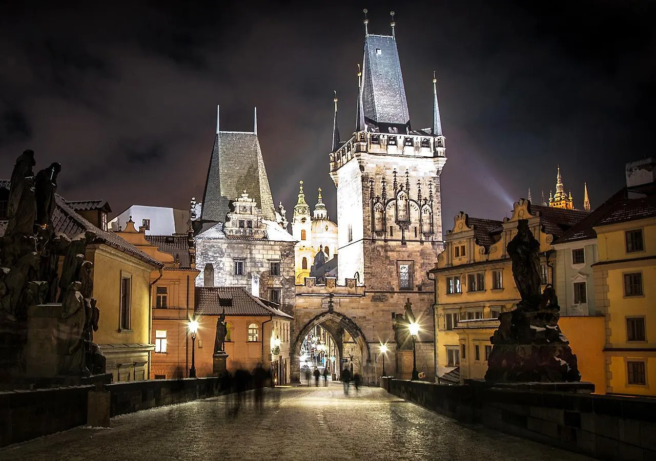 Historical Apartment Between Prague Castle And Charles Bridge