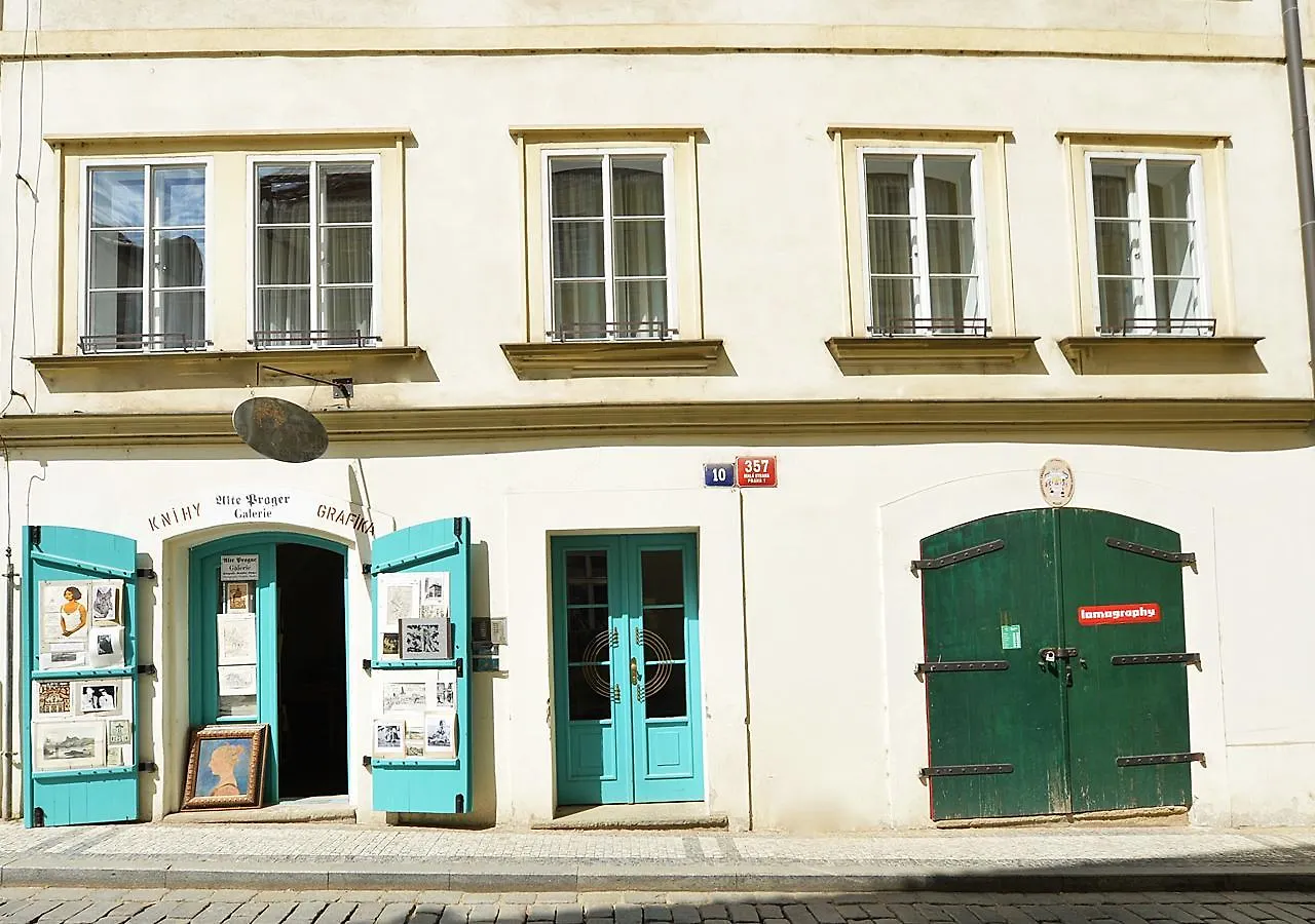 Historical Apartment Between Prague Castle And Charles Bridge جمهورية التشيك
